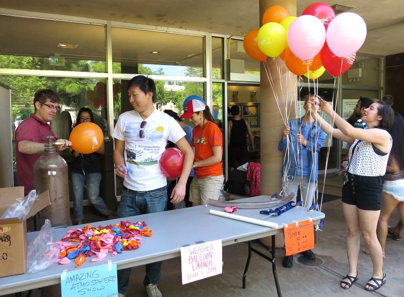 BALLOONS---1052---4-18-2014.JPG